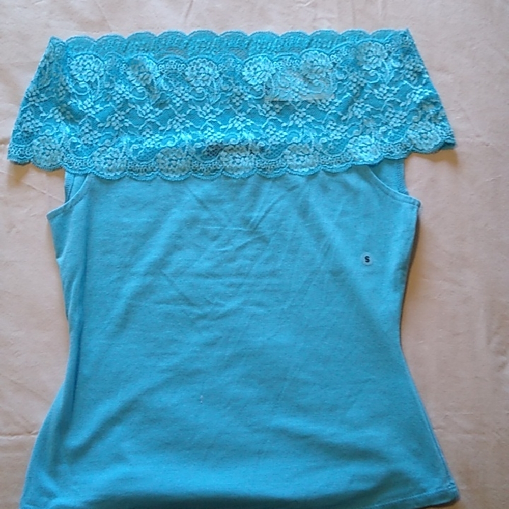 NWT, cute Bisou Bisou aqua top